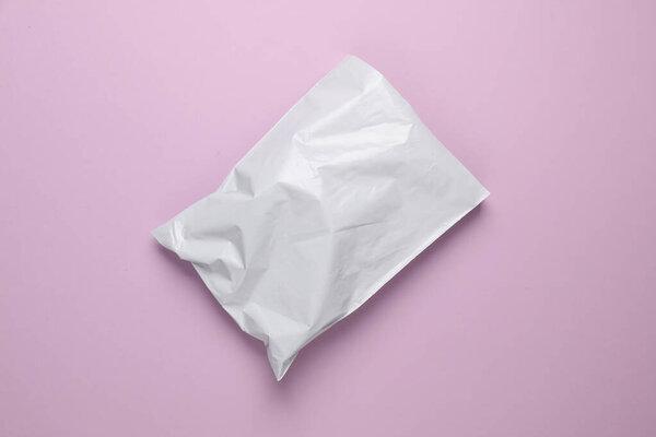 紫色底色白色塑料包装.