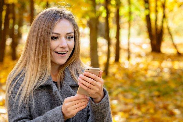 young woman in autumn Park