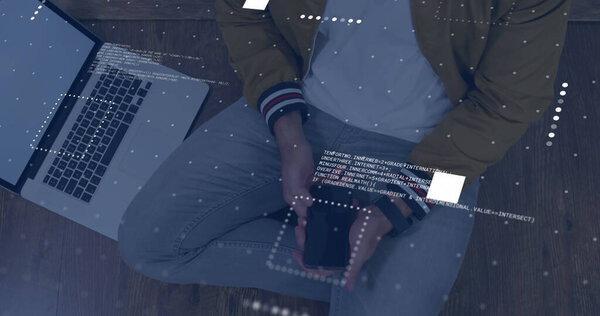在高加索商人身上使用智能手机处理金融数据的图像。全球金融、商业、连接、计算和数据处理概念.