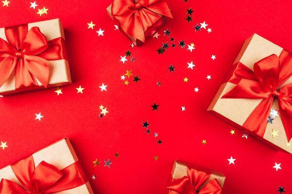 Several gift boxes with bows on a red background.