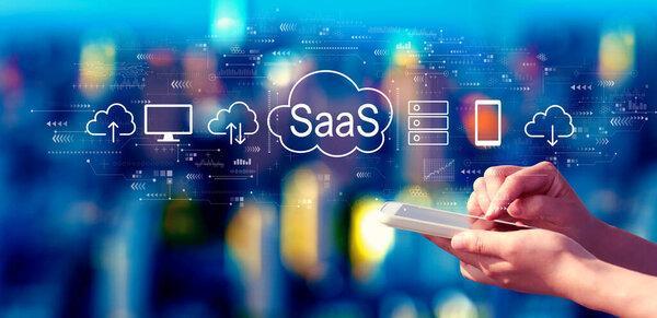 SaaS -将软件作为一个服务概念，让人们夜间在城市使用智能手机