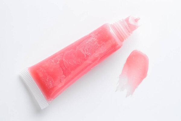 唇膏管和白底样品，顶视图