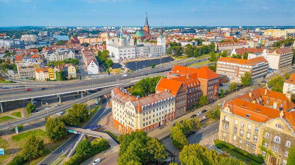 波兰Szczecin古城的空中全景。