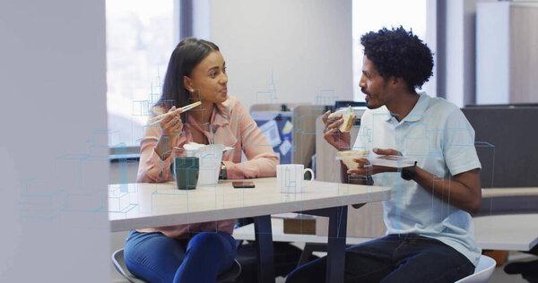 吃同事用筷子和夹心在休息室，与碗，杯子，智能手机。Professional, collaboration, modern, workplace, informal, communication, casual