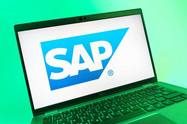 Prague, Czechia - 08 01 2025: An close-close view of a laptop screen showing the SAP logo.SAP是一家提供企业应用和解决方案的软件公司.